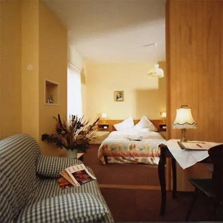 Отель L'ao & Restaurant L'aigle D'or 3*