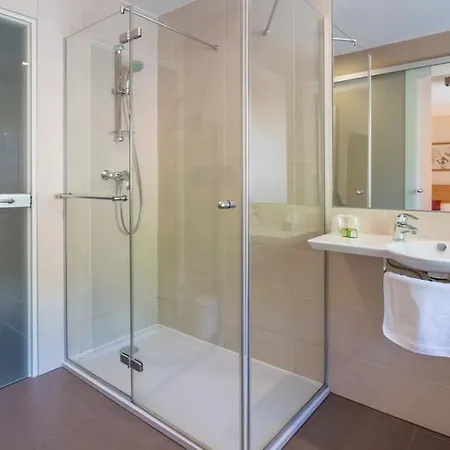 Otel L'ao & Restaurant L'aigle D'or 3*