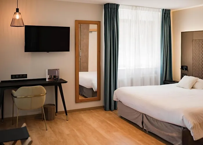 L'ao & Restaurant L'aigle D'or Hotel 3*