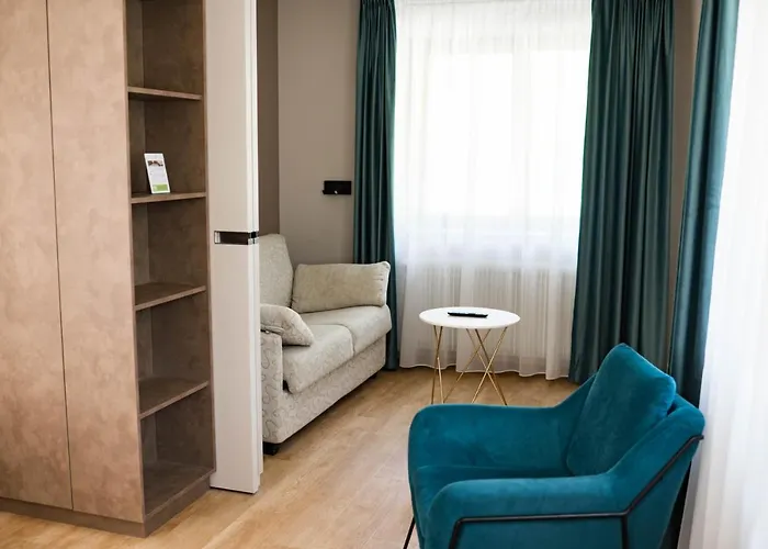 L'ao & Restaurant L'aigle D'or Hotel 3*